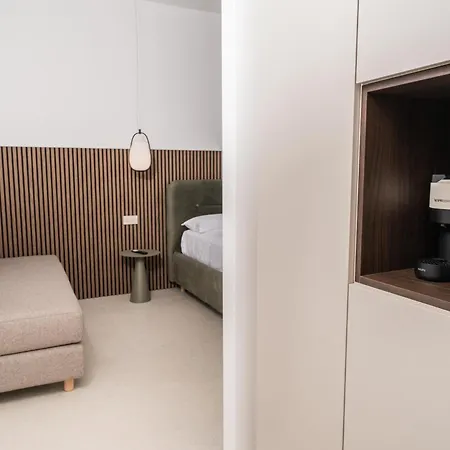 게스트하우스 Ypnos 4*